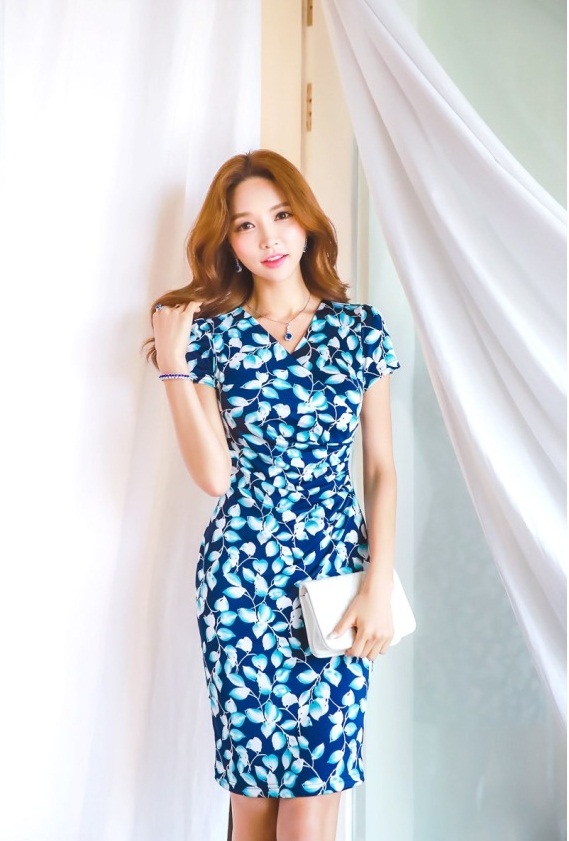 12 mẫu đầm ôm body tôn dáng cho nàng công sở ngày giao mùa