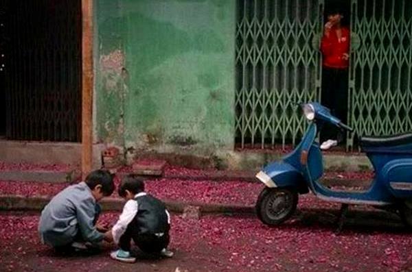  Mùi nhang thoảng trong gió xuân từ làng Cao Thôn – Ảnh: baomoi  