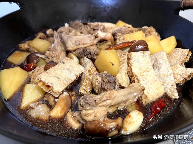 quần ống đứng, giày cao gót, váy xòe