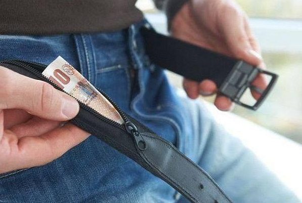 Qủa là chiếc thắt lưng có thiết kế đáng ngờ.
