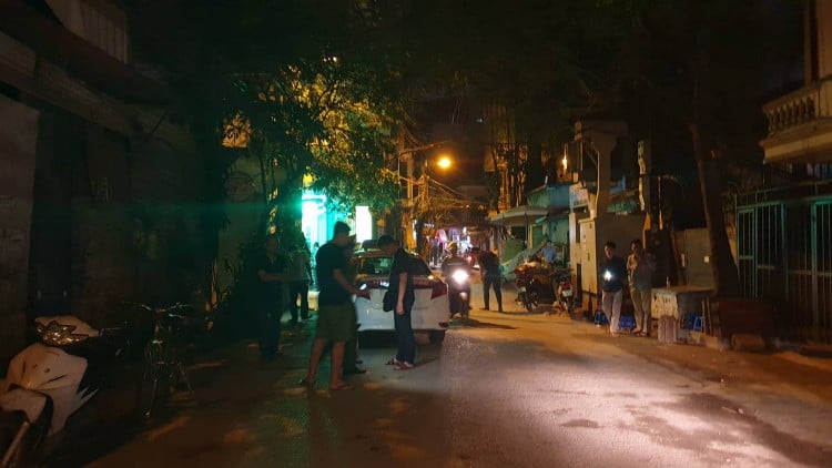 Hiện trường nơi tài xế taxi bị bắn và cán xe qua người.