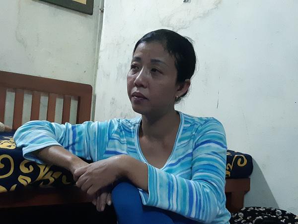 Chị Thư nghẹn ngào kể về đứa con gái mất tích của mình.