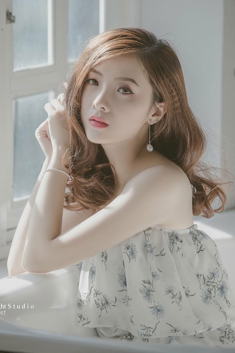 Thủy Thu còn tham gia làm người mẫu ảnh.