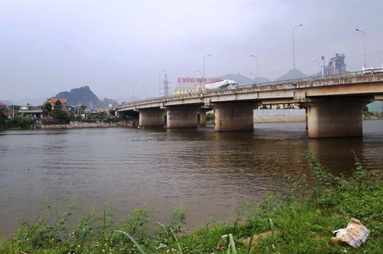 Cây cầu nơi cô gái tự tử.