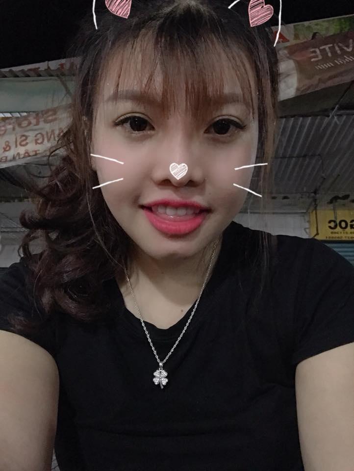 Tự tin khoe ảnh selfie xinh đẹp cùng nước da mịn màng không tì vết.