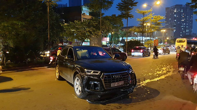 Chiếc xe Audi Q5 bị hư hỏng nặng sau va chạm giao thông.