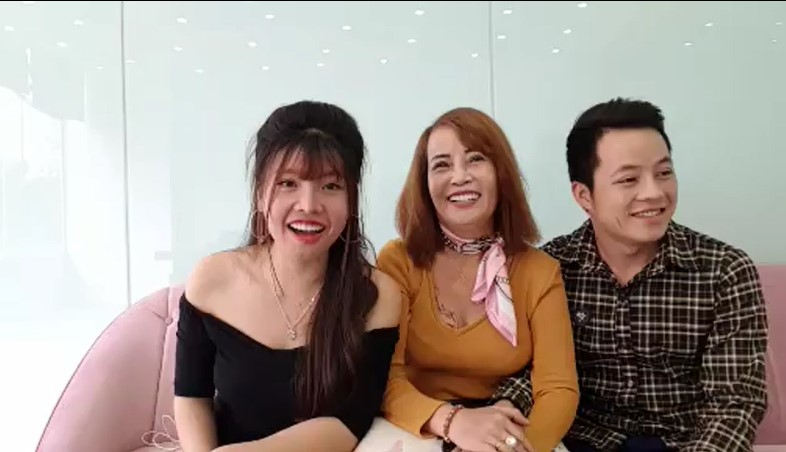 Sự xuất hiện của Quách Phượng khiến dân mạng xôn xao.