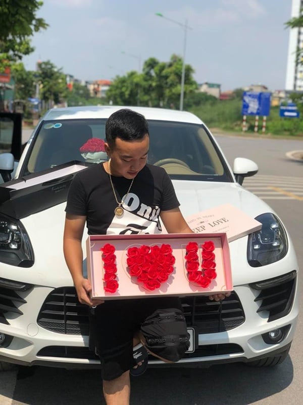 Chú rể T.H, hiện đang làm việc ở lĩnh vực liên quan đến dịch vụ công chứng giấy tờ xe máy.