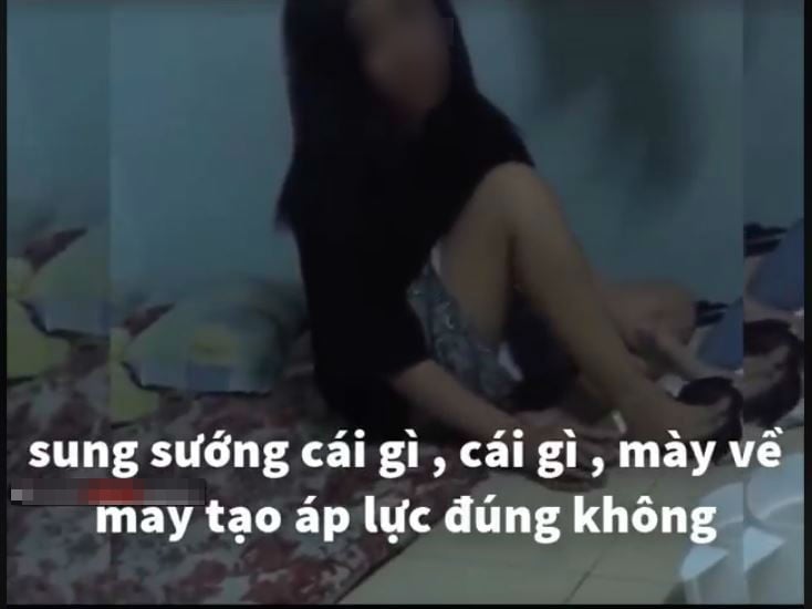 Thái độ trơ trẽn của cô gái khiến dân mạng phẫn nộ.