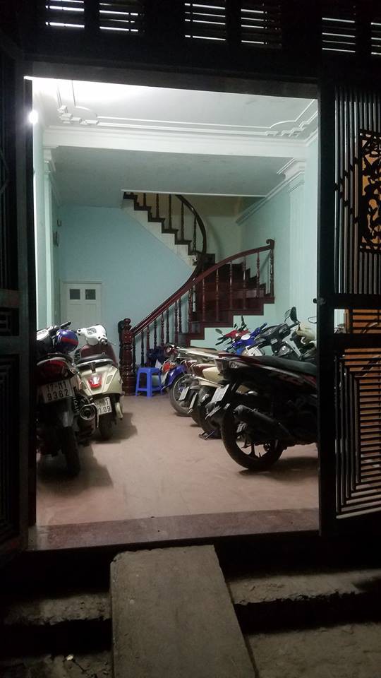 Ngôi nhà mở toang cửa giữa đêm với nhiều đồ đạc giá trị.