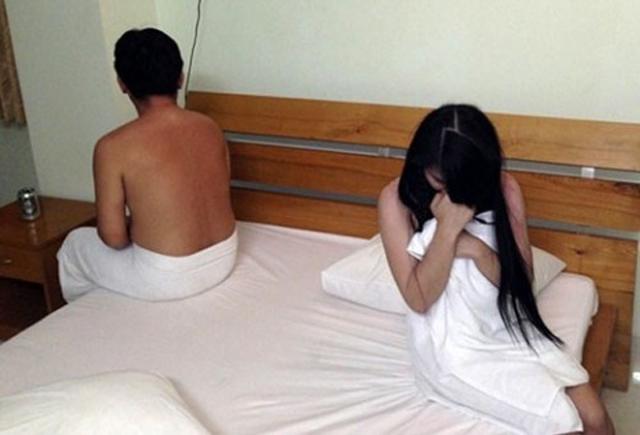 Nam thanh niên giết chết mẹ vì bị bắt quả tang đang 