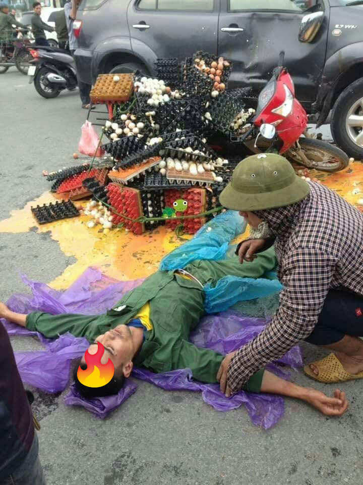 May mắn người chở hàng không gặp phải chấn thương quá nghiêm trọng. Ảnh: Beatvn.