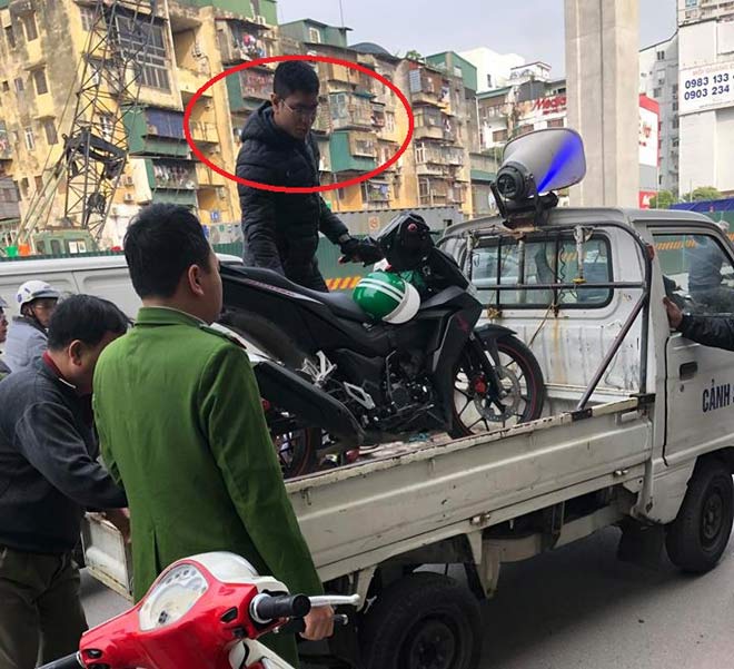 Nam tài xế Grabbike dùng gậy gỗ hành hung khách hàng.