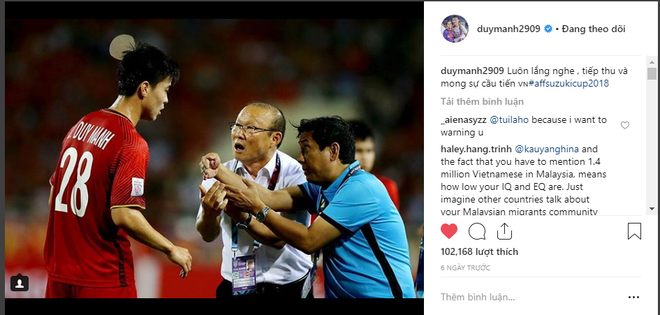 Dưới bài đăng của Duy Mạnh là hàng loạt bình luận tấn công của CĐV Malaysia.
