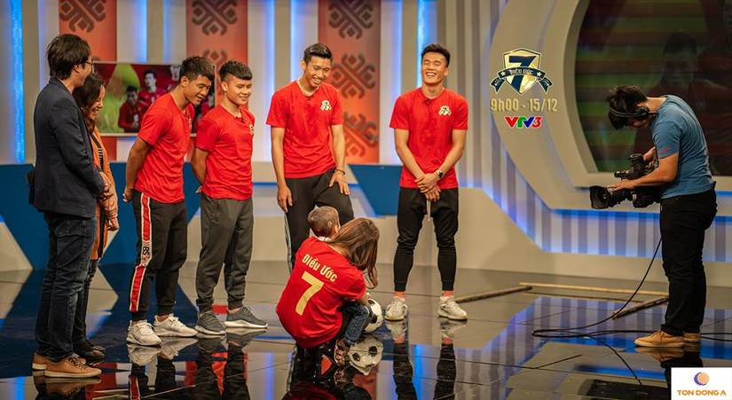 Quang Hải, Hà Đức Chinh, Bùi Tiến Dũng xuất hiện tại Điều ước thứ 7 trước trận chung kết.