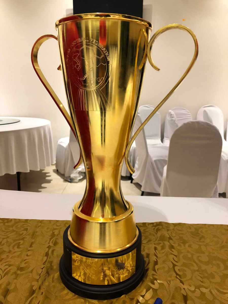 cong-phuong-khong-lo-xa-chiec-cup-tuyen-viet-nam-nhan-duoc-hoa-ra-chi-la-phien-ban-thay-the-40a268f0