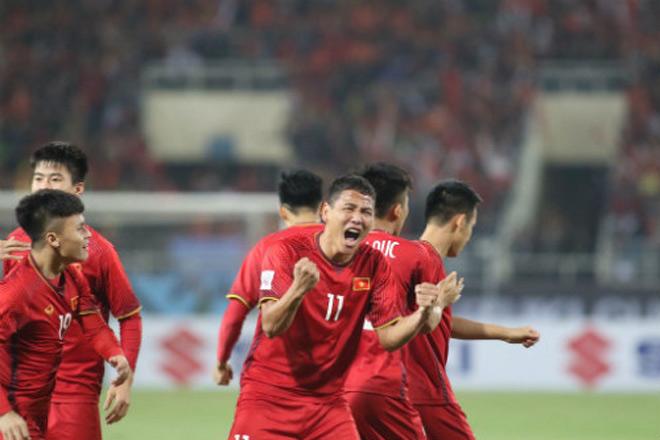Anh Đức có bàn thắng sớm cho đội tuyển Việt Nam ở trận lượt về chung kết AFF Cup 2018.