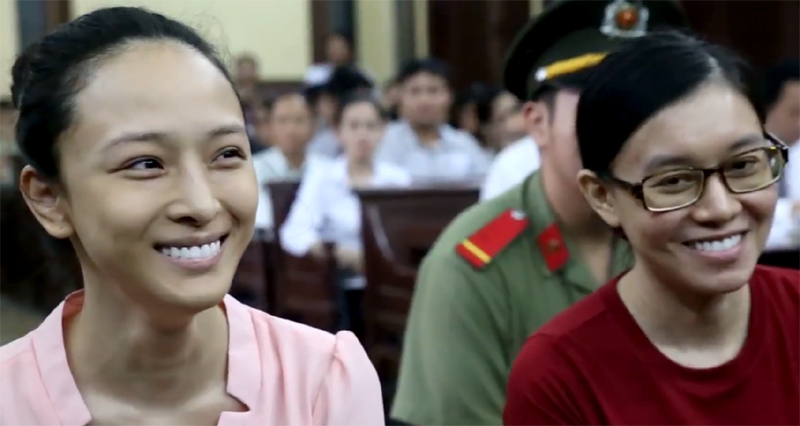 Phương Nga và Thùy Dung tại tòa.