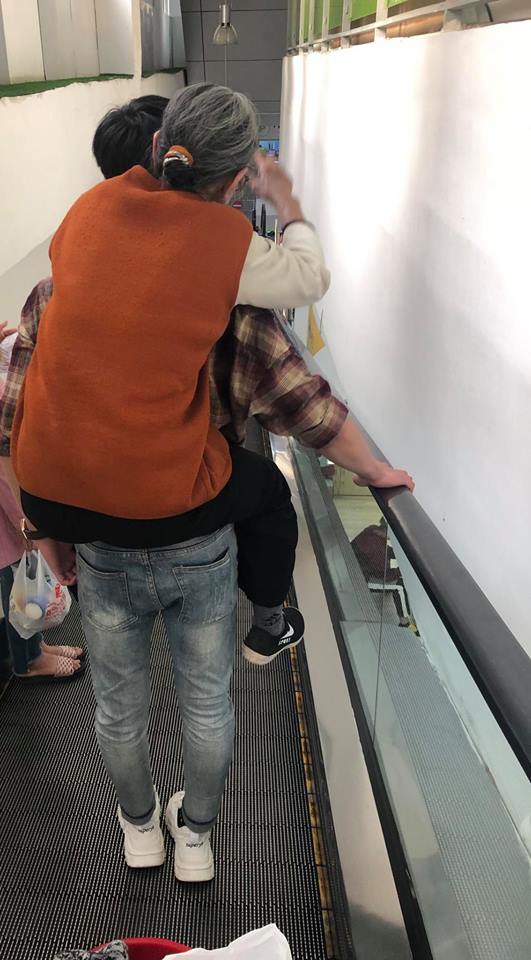 Hình ảnh khiến nhiều người xúc động.