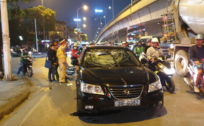 Chiếc ô tô gây tai nạn liên hoàn.