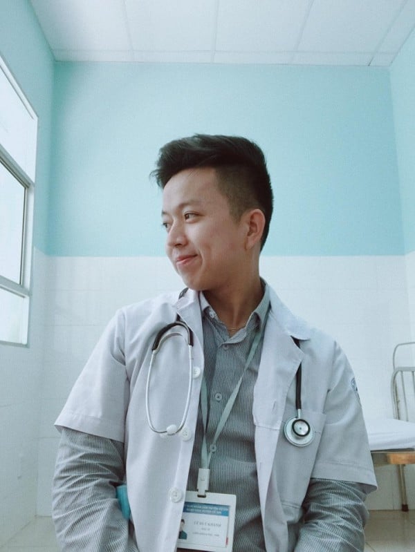 Chân dung chàng bác sĩ trong đoạn clip.