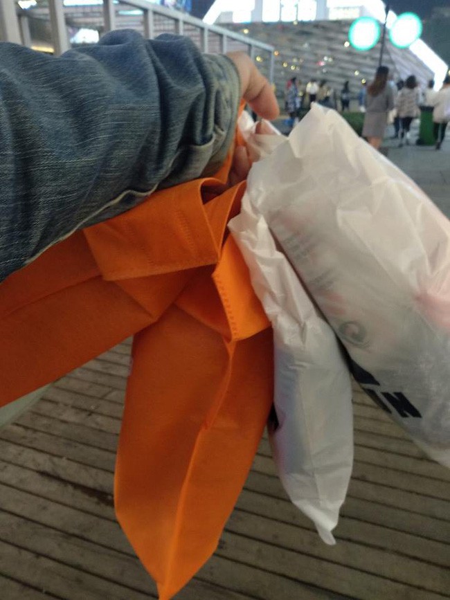 Những món quà mà anh chàng muốn tạo bất ngờ cho cô người yêu.
