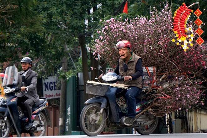 Công Phượng hối hả ngược xuôi để kịp ra chợ bán nốt cành đào.