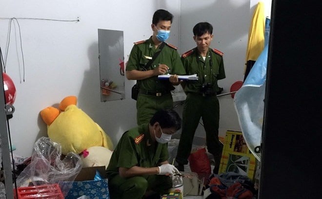 Công an khám nghiệm 1 vụ án. Ảnh: M.T