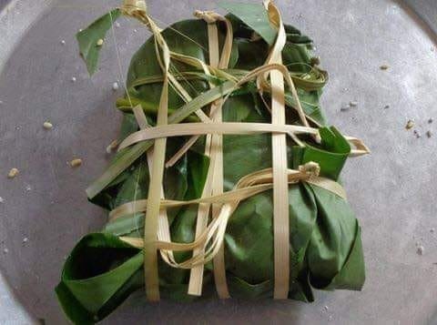 Phiên bản gói bánh chưng như gói xôi.