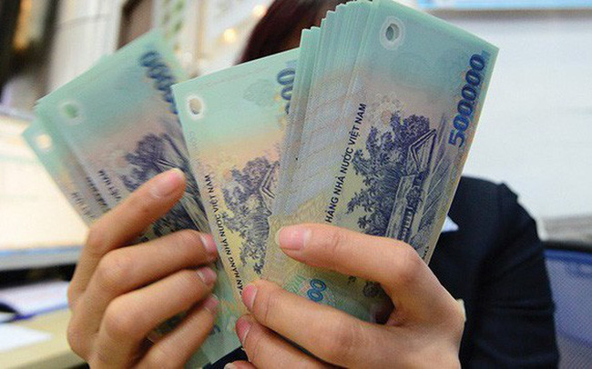 Một ngân hàng thưởng Tết nhân viên xuất sắc 9 tháng tiền lương. Ảnh minh họa