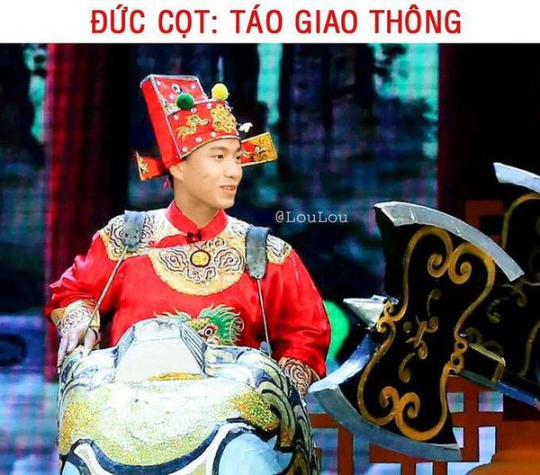 Văn Đức vừa khoe chiếc xe hơi tiền tỷ mới sắm tặng mẹ nên quá hợp để giữ chức Táo giao thông. Ảnh: Lou Lou