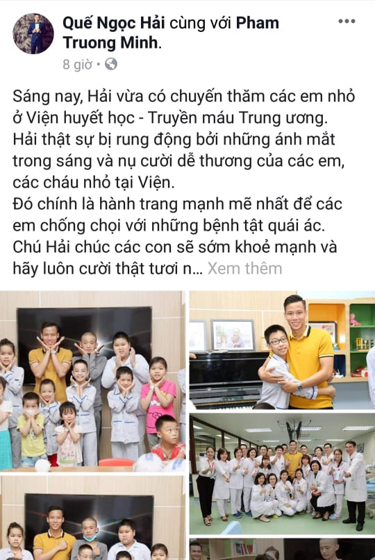 Quế Ngọc Hải diện chiếc áo phông màu vàng khi tham dự một sự kiện ở Viện Huyết học và truyền máu Trung ương.