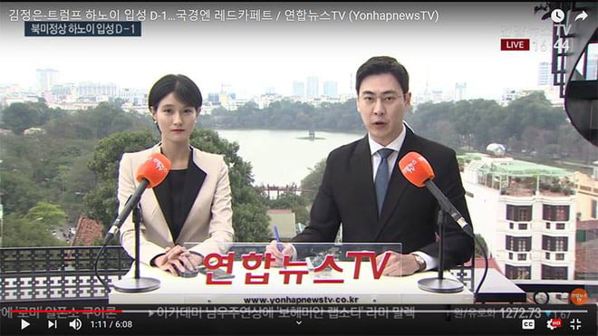 Bản tin của Yonhap với khung cảnh phía sau là Hồ Gươm.