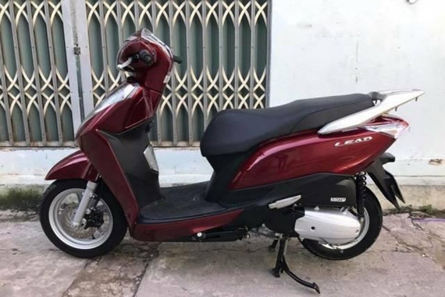 Hiệu trưởng mang xe máy của giáo viên đi cầm cố. Ảnh minh hoạ.