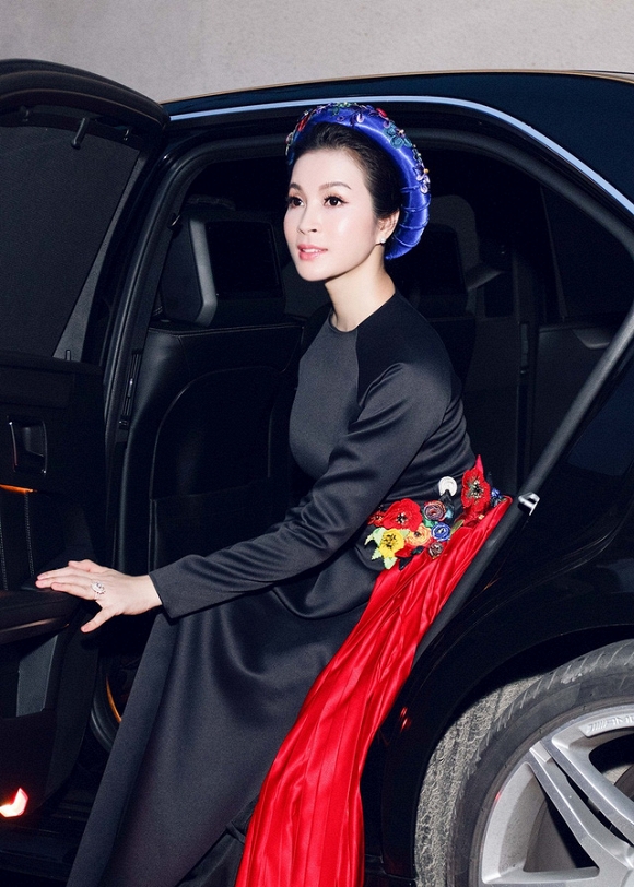 MC Thanh Mai đón tổng thống Pháp 0