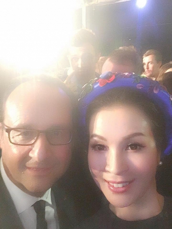 MC Thanh Mai đón tổng thống Pháp 3