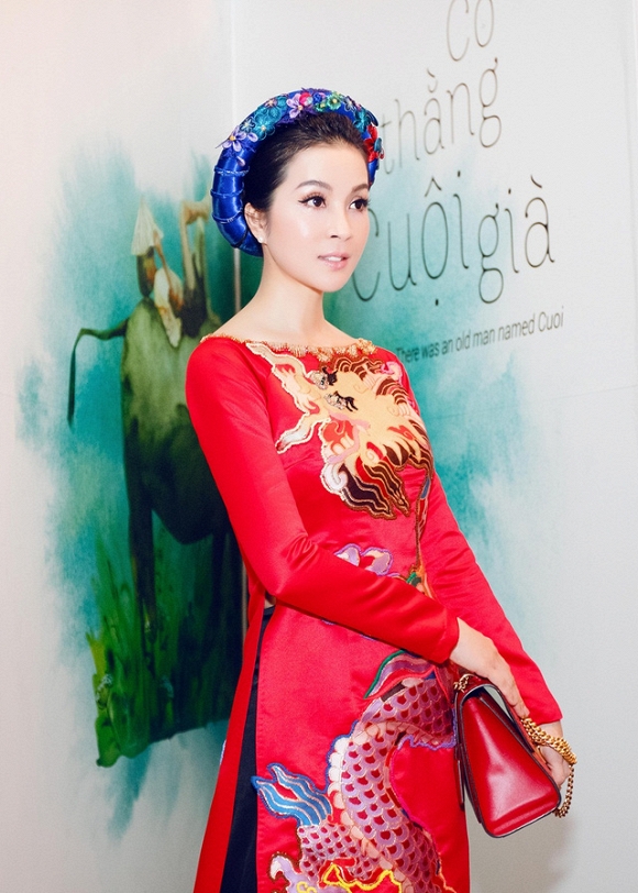 MC Thanh Mai đón tổng thống Pháp 4