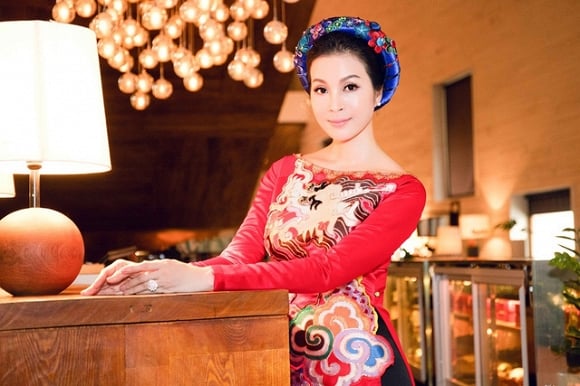 MC Thanh Mai đón tổng thống Pháp 6