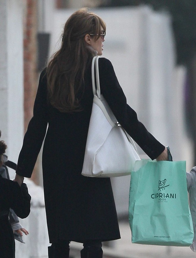 angelina-jolie-phunutoday