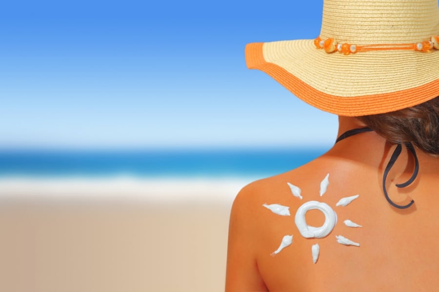 dreamstime_woman-with-sunscreen-beach