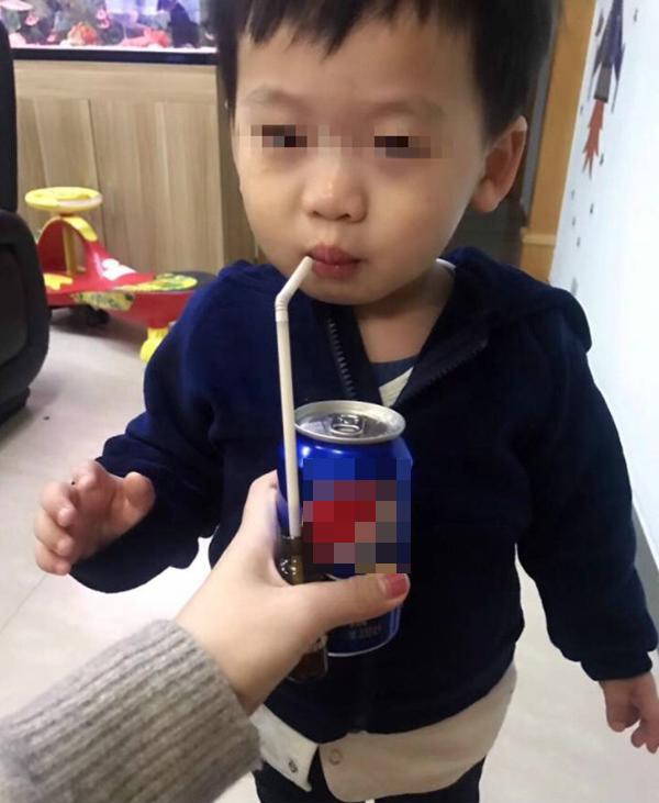 meo-hay-cho-con-uong-thuoc-cua-ba-me-trung-quoc-duoc-nghin-chi-em-hoc-hoi-2-1513962637-979-width600height731