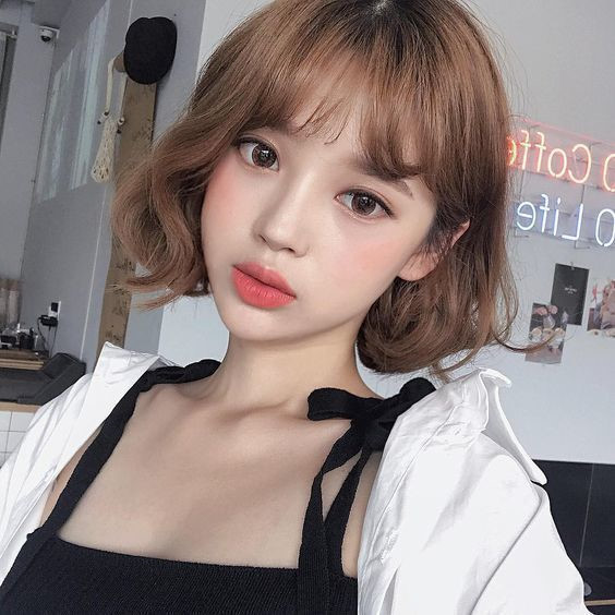 Để sở hữu Shbet123 Link Vào ShBet Mới Nhất này một cách chuẩn nhất, phái đẹp hãy cắt tóc ngang vai, sau đó tỉa so le nhẹ và uốn lọn vừa phải. Quấn tóc khoảng 15 phút sau khi gội đầu, sấy ráo là cách giữ nếp tóc đẹp và không bị khô xơ do chải sấy nhiều.