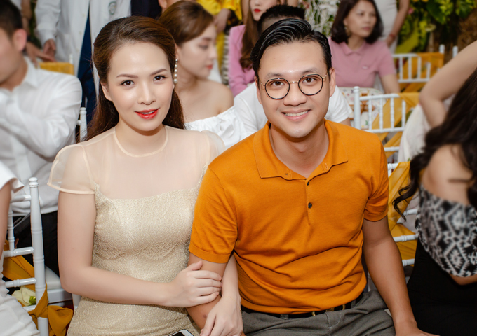 Vợ chồng Đan Lê - Khải Anh tình cảm đi sự kiện.