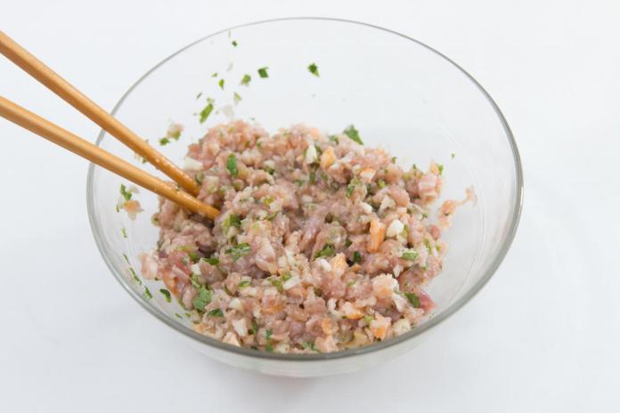 cach-lam-nam-huong-nhoi-thit-ngon-com-cho-bua-toi-5