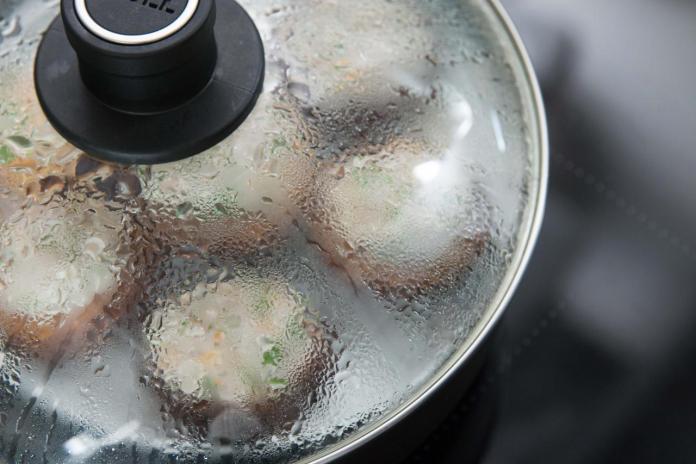 cach-lam-nam-huong-nhoi-thit-ngon-com-cho-bua-toi-6