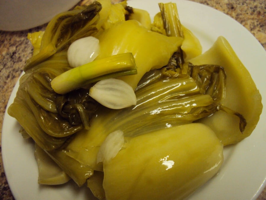 ban-da-biet-cach-muoi-dua-cai-chua-gion-ngon-luc-nao-cung-vang-ong-ngay-tai-nha-chua-1