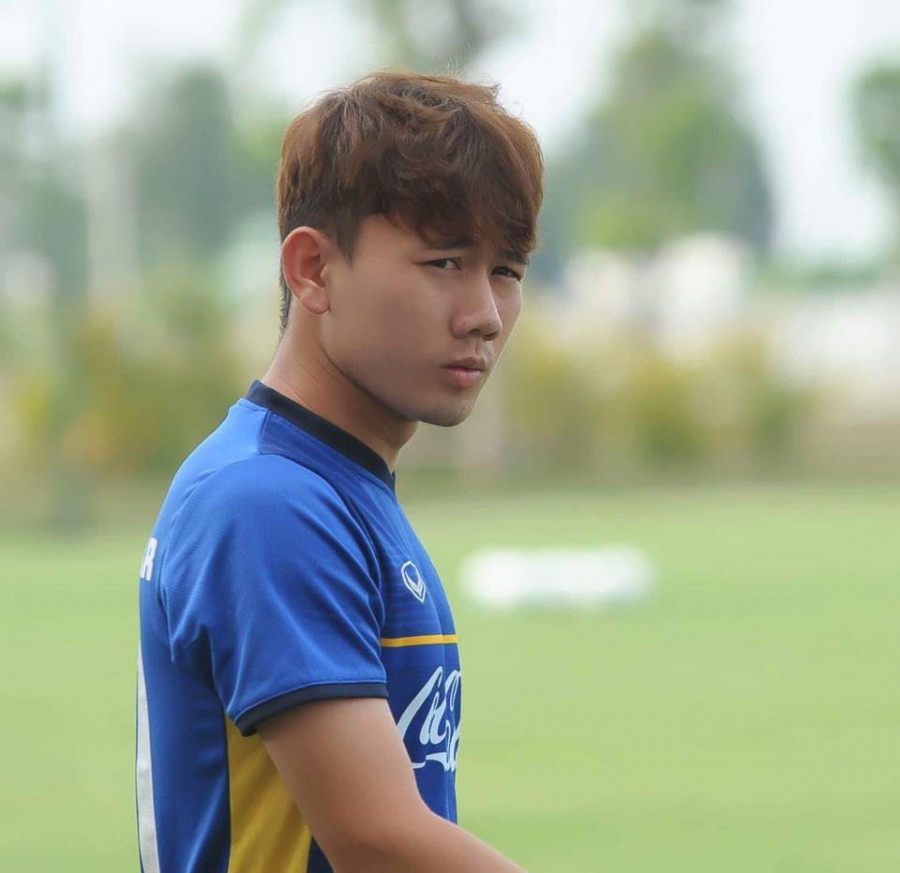 Góc nghiêng điển trai chẳng thua kém mỹ nam Hàn.