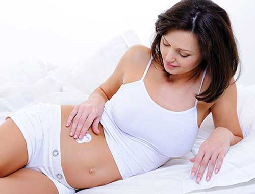 Nếu cách xoa bụng không chính xác, dùng sức không thích hợp, sẽ gia tăng nguy cơ dây rốn quấn quanh cổ của bé