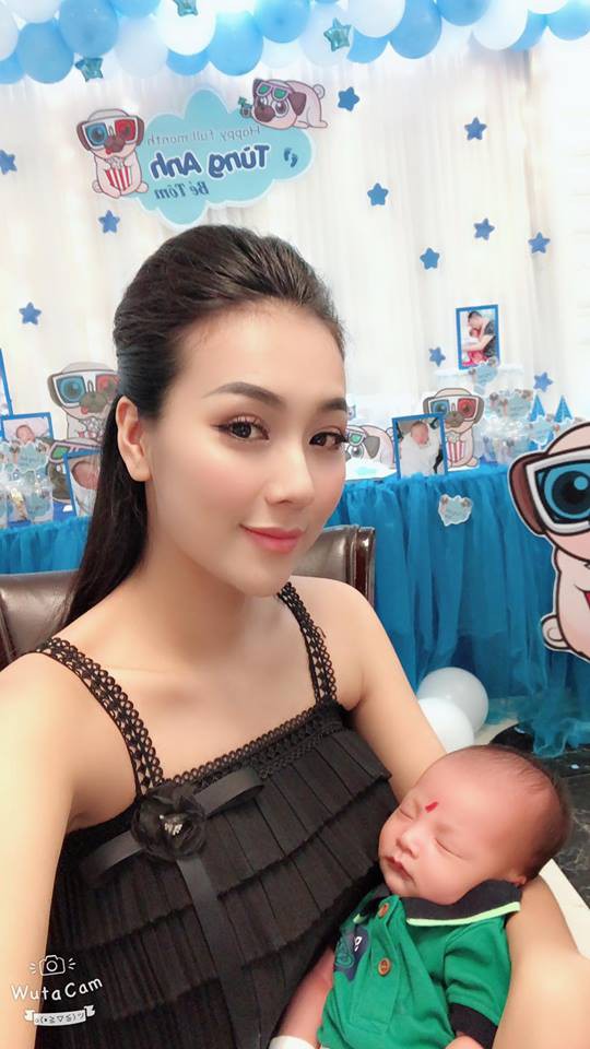 Vóc dáng mảnh mai của Nga Tây khi sinh con mới được 2 tháng.