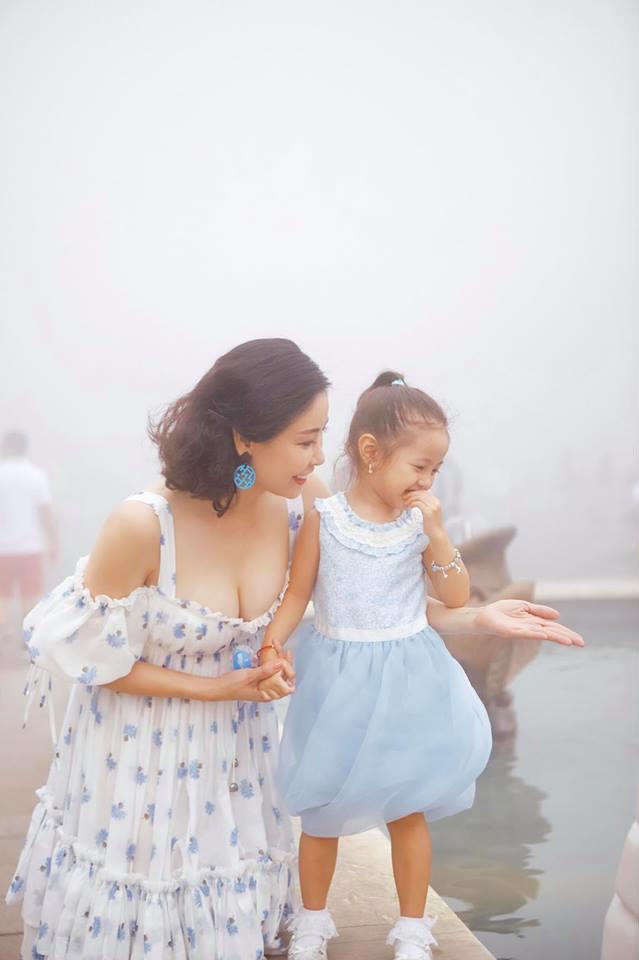 Hà Kiều Anh vừa đưa các con ra Đà Nẵng du lịch